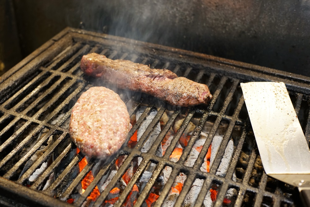 備長木炭で焼かれるお肉たち